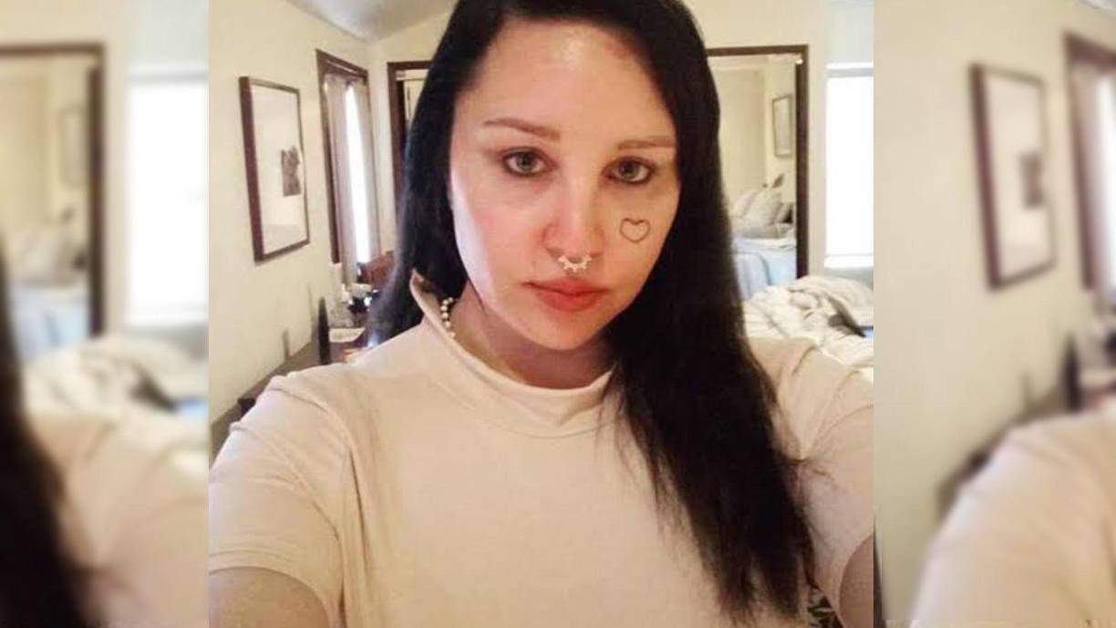 Amanda Bynes caminaba por el centro de Los Ángeles sin ropa cuando detuvo un automóvil y le dijo al conductor que estaba sufriendo un “episodio psicótico”, antes de llamar ella misma al 911.