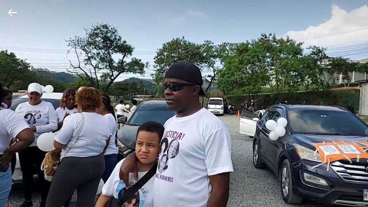 Durante la caravana, familiares aún costernados e indignados alzaron la voz para pedir justicia a las autoridades hondureñas por las víctimas Dione Solórzano, Nikendra McCoy y María Antonia Cruz, que fueron presuntamente asesinadas por Gilbert Reyes y quien huyó hacia Estados Unidos.