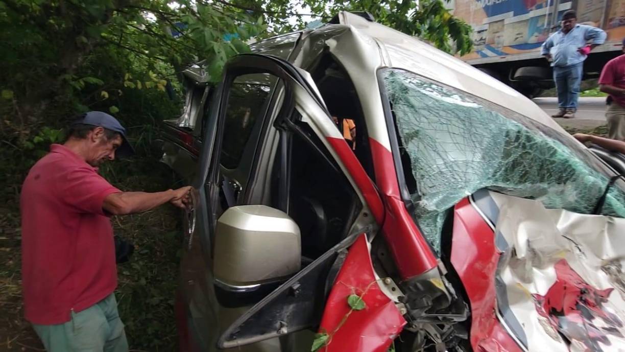 El accidente ocurrió en la carretera internacional C.A-4, sector conocido cómo la cuesta de Los Hornos, perteneciente al municipio de Veracruz, departamento de Copán. 