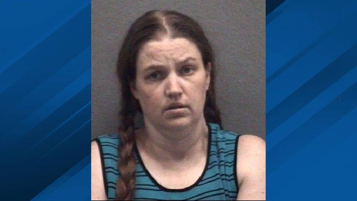 El juez condenó la “tortura sistemática” que sometió la madre a su hijo.