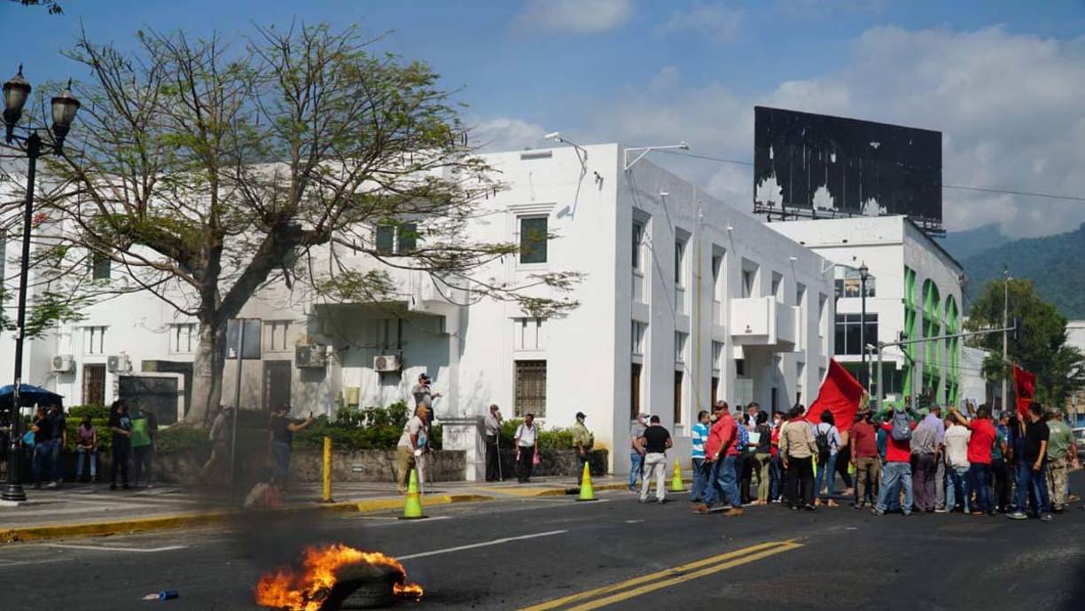 Bases de Libre protestan contra intención de instalar casetas de peaje en San Pedro Sula