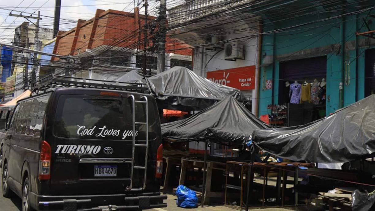 Los dirigentes de las asociaciones de vendedores dicen que hasta la fecha no saben si hay un plan para ordenar el centro porque no los han convocado.