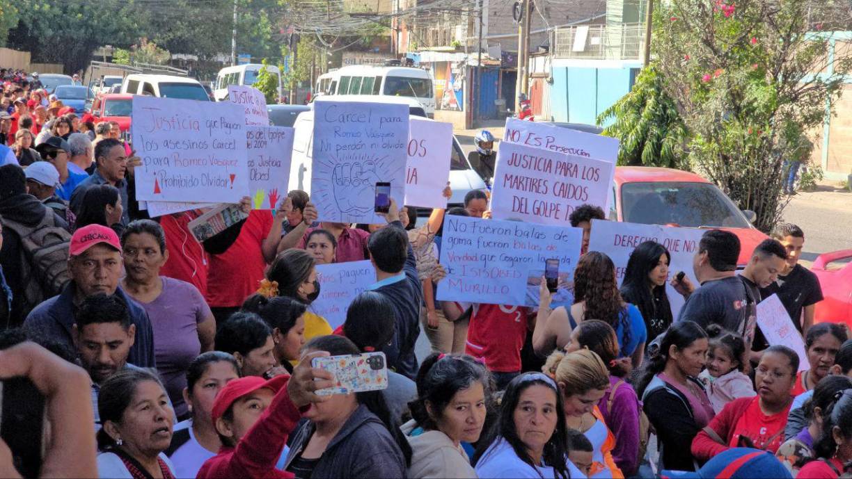  Los tres oficiales enfrentan cargos por su presunta responsabilidad en la muerte de Isy Obed Murillo Mencía y las lesiones graves sufridas por Alex Roberto Zavala Licona el 5 de julio de 2009, tras el golpe de Estado.