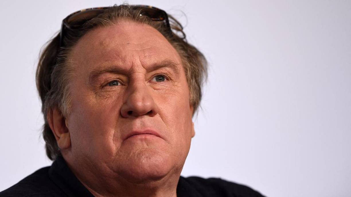 En el texto que ha levantado ampollas, los signatarios denuncian lo que consideran un “linchamiento” mediático contra Depardieu y resaltaron que tiene que ser la Justicia la que “haga su trabajo”.