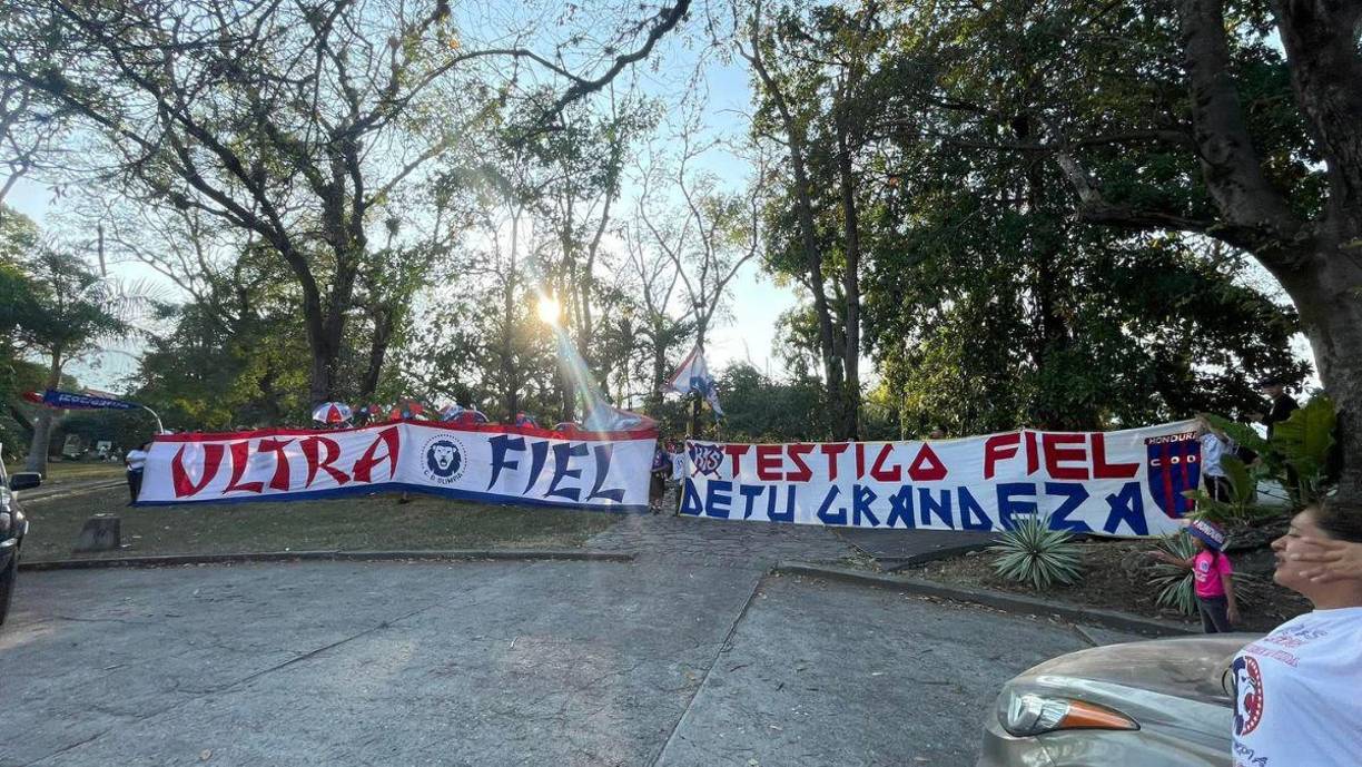 Así fue el banderazo de la Ultra Fiel para apoyar a Olimpia