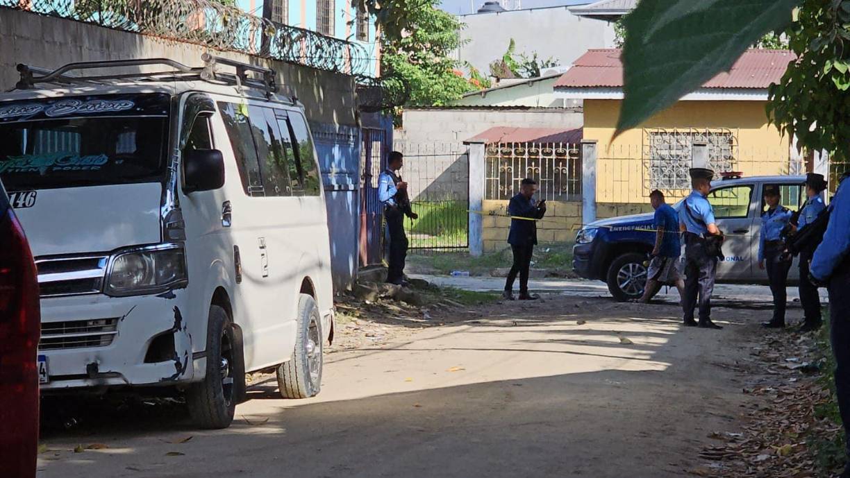 ”Creemos que ellos fueron investigados porque donde ella vivía se sabe que es controlado por una pandilla”, añadió.