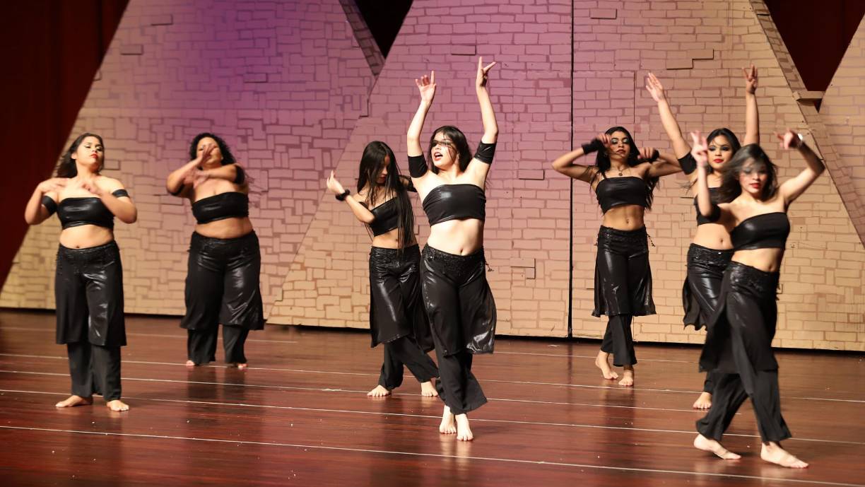 Alumnas avanzadas de danza árabe.