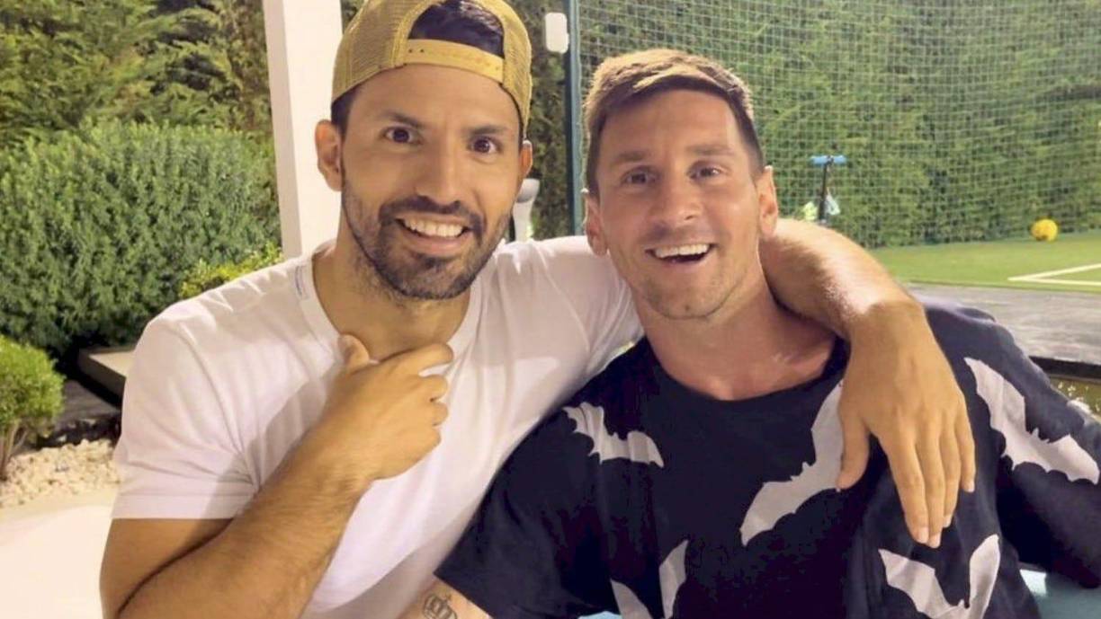 “Leo es<b>tá considerando seriamente la posibilidad de jugar en Newell’s de Argentina”, confesó Sergio Agüero e inmediatamente las redes sociales se han incendiado por la información-.</b>