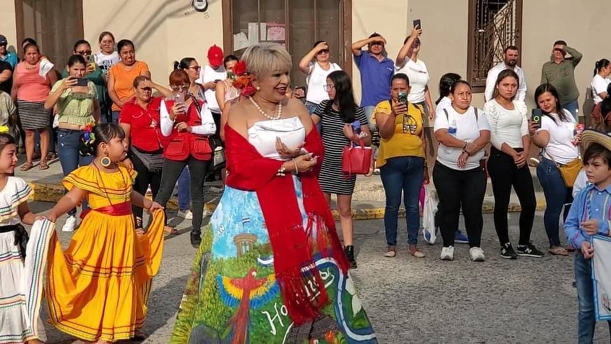 Este gesto conmovió a los presentes y recordó la importancia de la música como parte fundamental de la identidad cultural de Honduras, resaltó la homenajeada Celia Regalado, cantante hondureña.