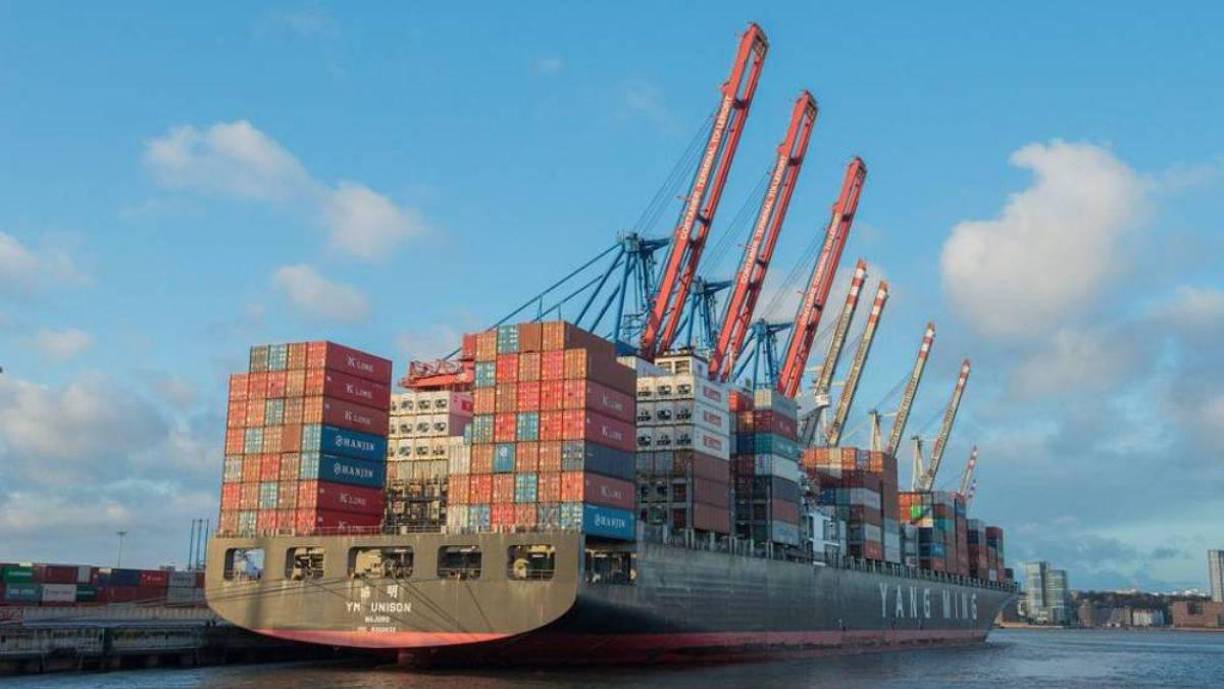 UNO: COMERCIO INTERNACIONAL: El 45% de las importaciones de Honduras provienen de EE UU, mientras que el 35% de las exportaciones van hacia allá. Honduras necesita este año unos 22,000 millones para cubrir el pago de bienes y servicios importados, aseguró Henry Rodríguez, jefe del Departamento de Economía de la Universidad Nacional Autónoma de Hondura.