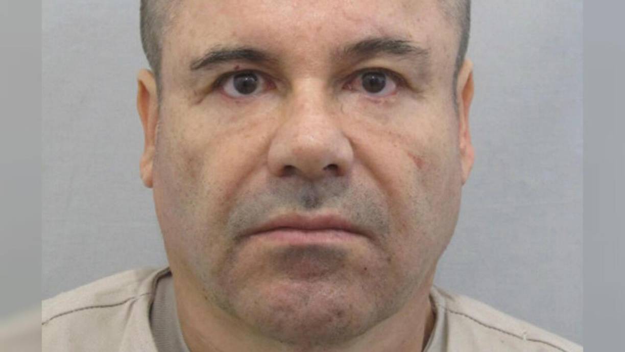 “Se pasa todo el tiempo en aislamiento, nadie habla español, los guardias no hablan español, así que se le dificultan muchas cosas”, comentó.