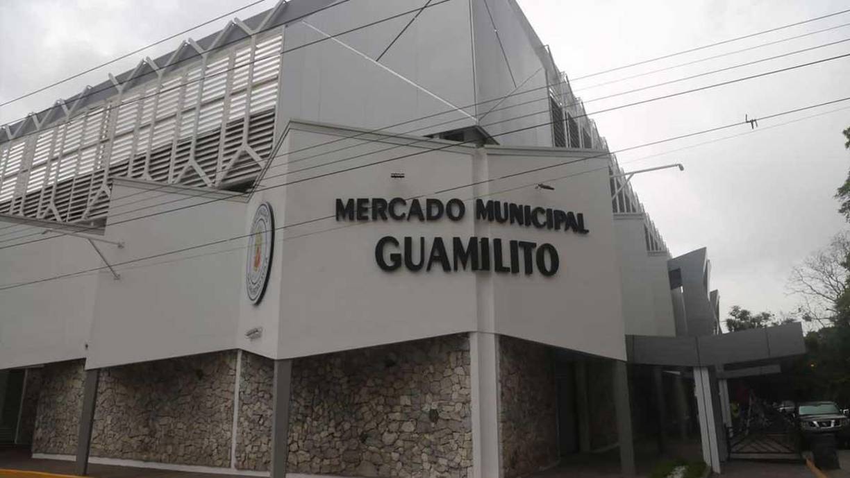 Por su parte, el Director de Infraestructura municipal, Luis Enrique Saa, indicó que “ya está terminado el proyecto en su totalidad, los 330 locales terminados, el área de guardería, la zona de parqueo y la floristería”.