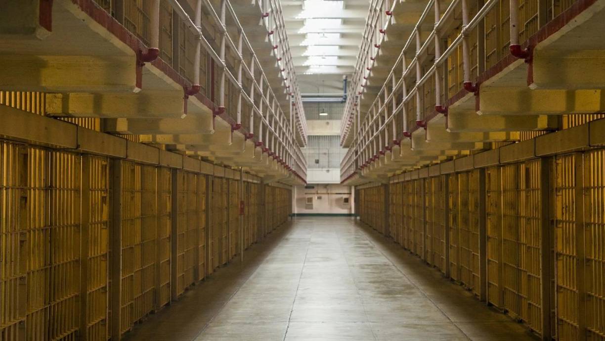 El Buró Federal de Prisiones también cuenta con cárceles de mediana seguridad, en una de las cuales, según algunos expertos, en el mejor de los escenarios, podría ser enviado el expresidente Juan Orlando Hernández. 