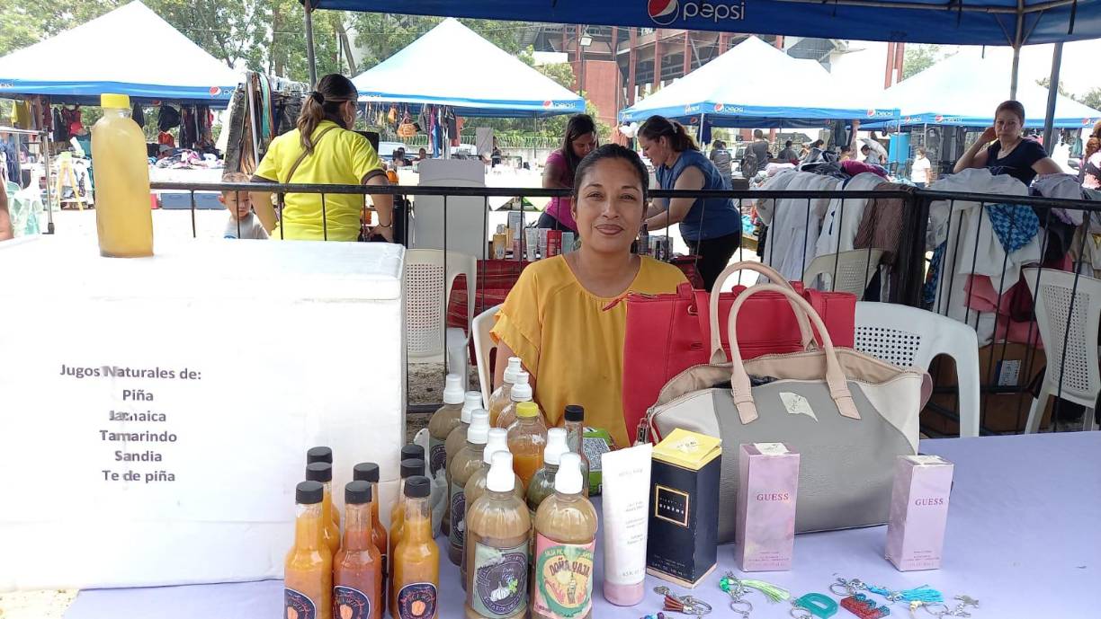 Jahaira Torres venta de chiles.