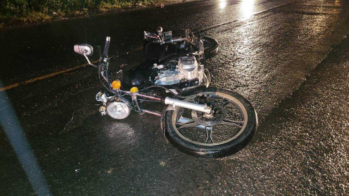 Según testigos, Chávez intentó esquivar unos caballos que deambulaban en la carretera e impactó con uno de ellos.