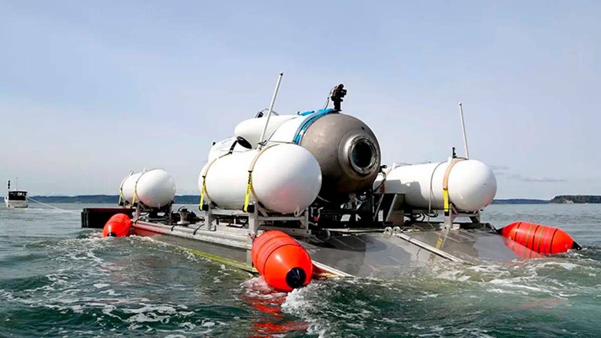 La otra teoría plantea la posibilidad de una fuga en el casco de presión, lo cual tendría un pronóstico desfavorable. Dado que existen muy pocas embarcaciones capaces de llegar a las profundidades alcanzadas por el Titán, aún hay incertidumbre sobre su estado actual.