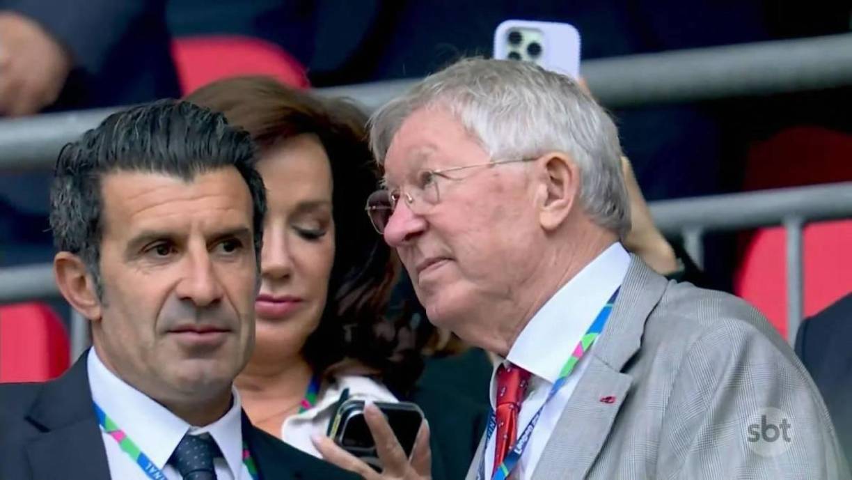 Six Alex Ferguson, el último gran técnico que tuvo Manchester United. Y Luis Figo, exjugador del Real Madrid.