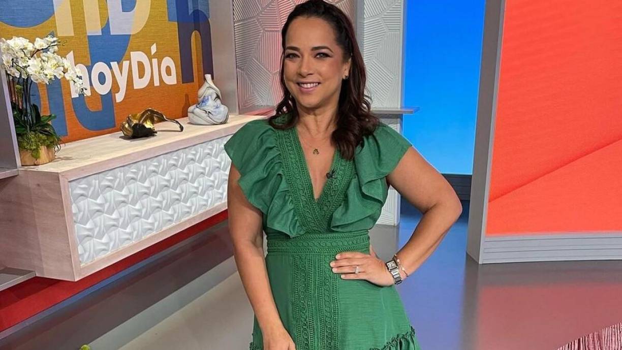 “Estoy bien, estoy tranquila, creo que he tomado decisiones que son inteligentes, que son para mi bien, que no quiere decir que no duelan, no quiere decir que no me afecten, pero quiere decir que me van a llevar a un mejor lugar. Son decisiones pensando en mi bienestar emocional, y sobre todo cómo eso repercute también en el beneficio de mi hija, que es mi mayor preocupación”, comentó Adamari.