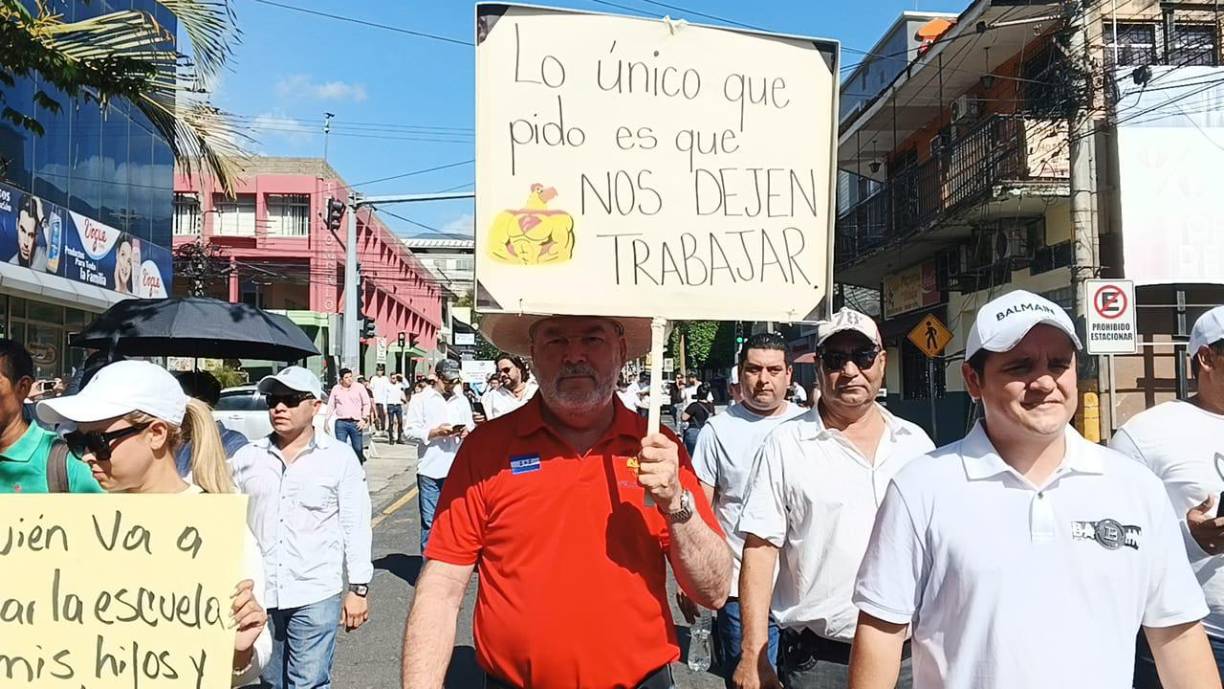 El edil sampedrano dijo que su participación en la marcha pacífica la hace en su condición de emprendedor. 