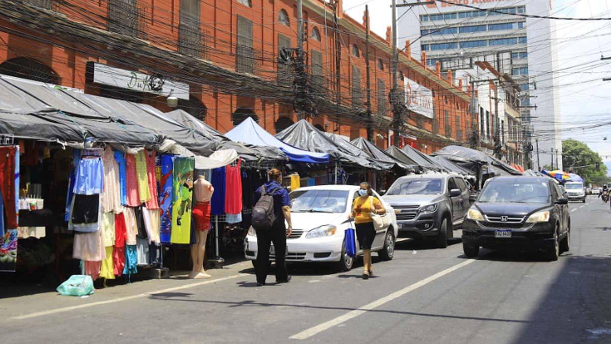En el centro son mas de 12,000 puestos y cada día aumentan, dicen asociaciones.