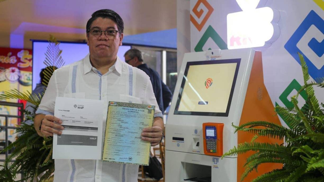 En los cajeros automáticos, los hondureños podrán realizar varias gestiones, entre las que se encuentran emitir una partida de nacimiento, certificación de matrimonio ,reposición de identidad por extravío y certificación de defunción.