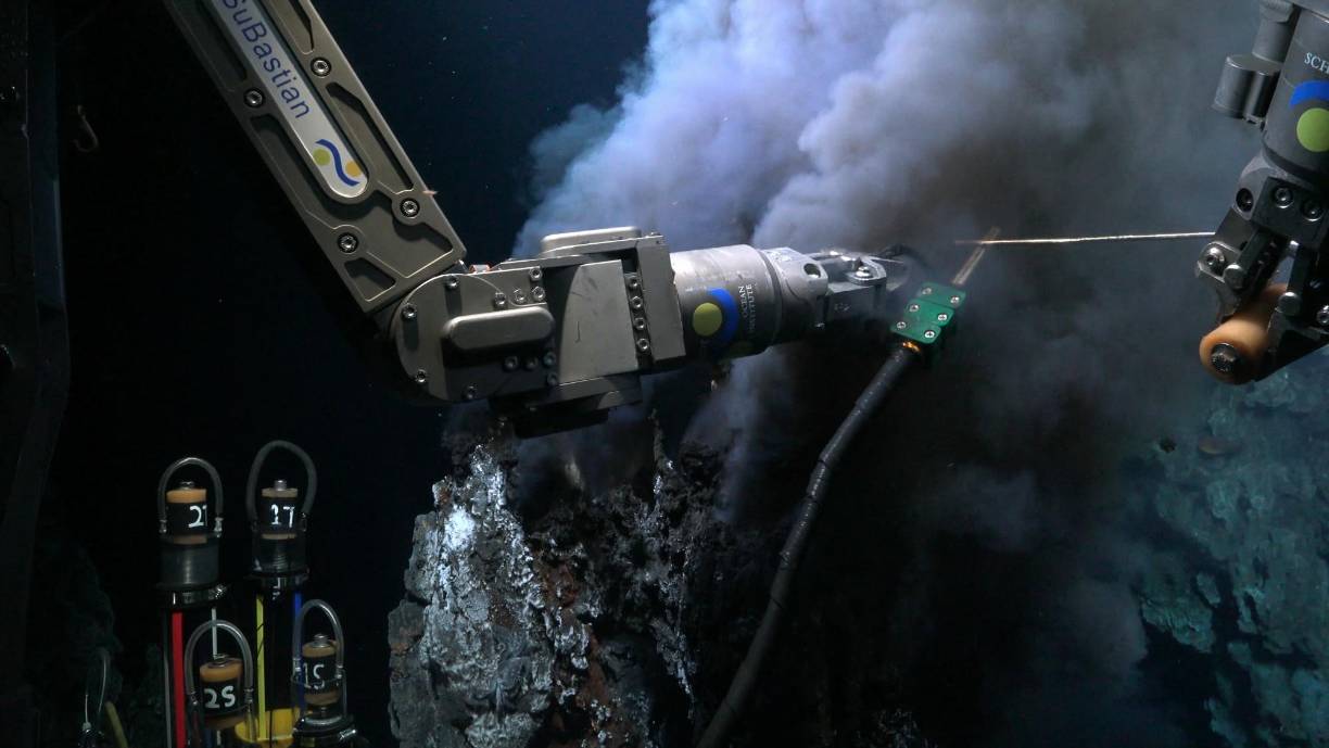 “Con un 75% del lecho marino aún por cartografiar, encontrar este nuevo campo de ventilación demuestra cuánto tenemos todavía por aprender sobre nuestro planeta”, valoró la doctora Jyotika Virman, directora del estadounidense Schmidt Ocean Institute (SOI), organizador de la expedición que zarpó el 13 de agosto a bordo del buque Falkor. 