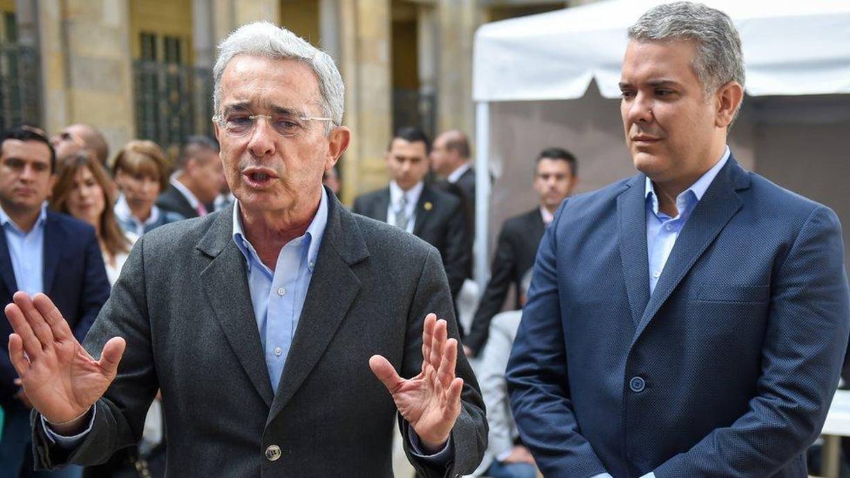 “El financiamiento proviene del narcoparamilitarismo, de la mano de Álvaro Uribe e Iván Duque”, denunció el funcionario, responsabilizando a los expresidentes colombianos de apoyar acciones en contra del gobierno venezolano. 