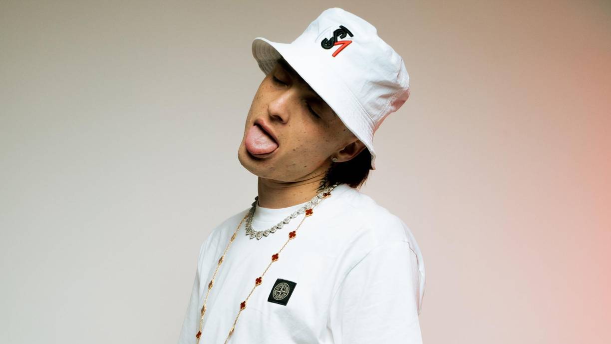 “Hasta económico es porque tienen un trombón, una tuba y dos armónicas. Que fiasco, hasta económico es hacerlo (los corridos tumbados). Nosotros tenemos hasta 30 músicos en escena. Con cinco ‘monos’ le da para cobrar millonadas de pesos... Peso Pluma, lo último que supe, es que pide 15 millones de pesos”. 