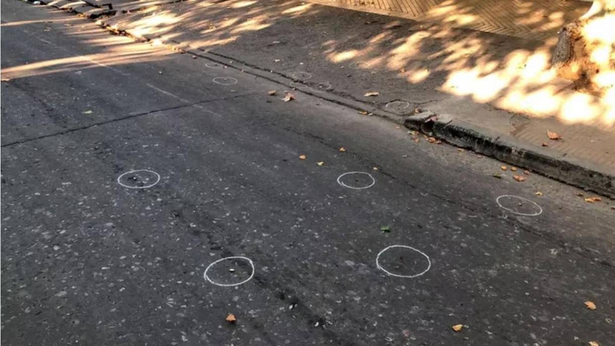 Los responsables del comercio no habían recibido extorsiones en las horas previas a la balacera, con doce casquillos encontrados en la calle.