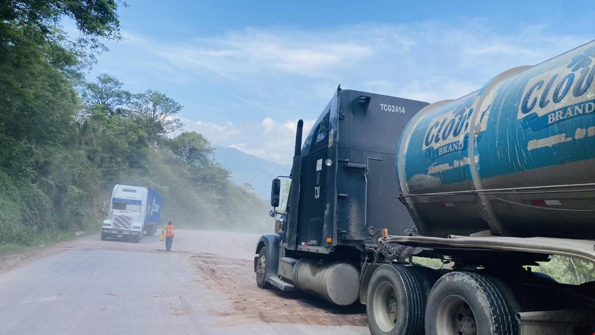Entre Santa Rosa y La Entrada y de allí a Copan Ruinas, vías que conectan el occidente con los puntos fronterizos de Guatemala y El Salvador, hay tramos que colapsaron desde 2022 producto de las lluvias y no se les dio tratamiento adecuado.