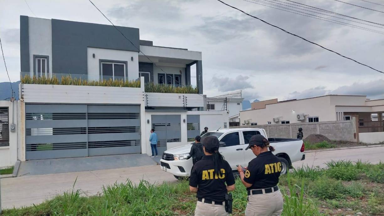 Todo bajo el mando del hondureño, quien tenía una trayectoria delictiva de 10 años, radicándose en Medellín y Antioquia, desde donde dirigía las operaciones, incluso tiene la residencia colombiana.