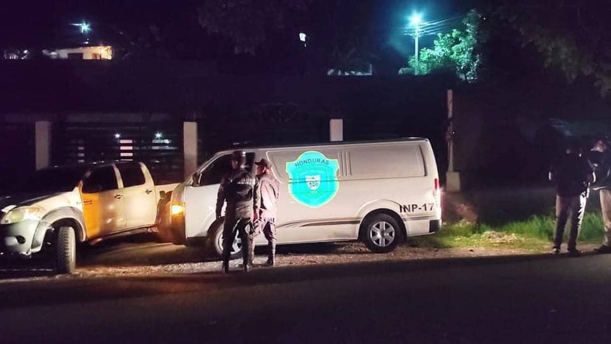 Según la denuncia, en aparente estado de ebriedad, Juana agredió físicamente a su pareja con una freidora y un leño de madera, y a su hija de 11 años con una faja de cuero.