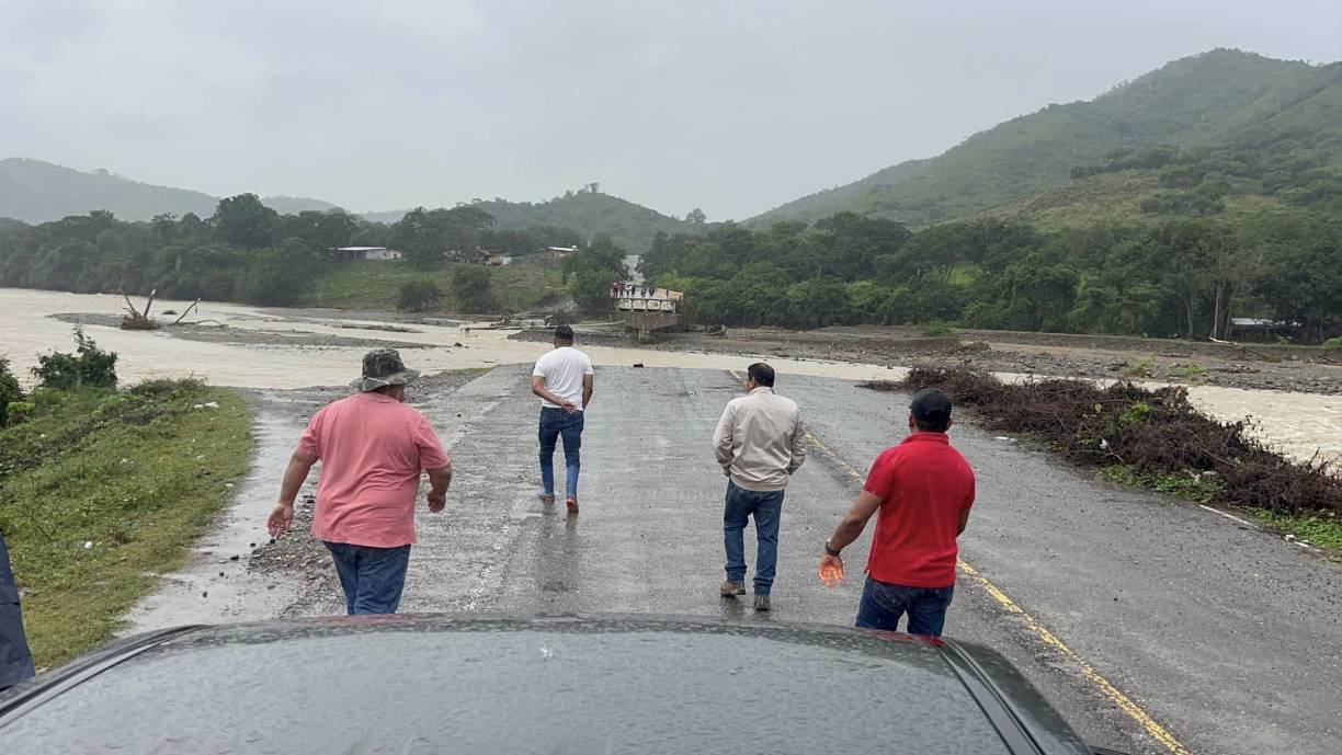 Son alrededor de 49,912 damnificados, 15,434 evacuados y 2,447 comunidades incomunicadas en al menos 15 departamentos de Honduras. 
