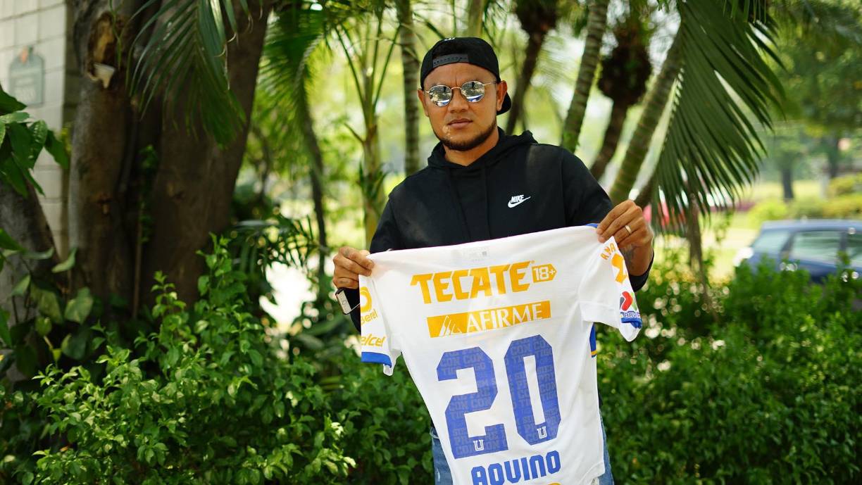 ¿Cuál fue el motivo? se le consultó al jugador del Olancho FC donde fue recibido por el defensor Javier Aquino y respondió: “Ya tiempos nos enfrentamos en la Selección, incluso cuando yo estaba en Seattle y él en Tigres. Tenemos comunicación, vine a visitarlo, tuvo el costo de invitarme. Es un gran jugador y una gran persona, llegamos a dialogar un poco de fútbol, de la carrera”.