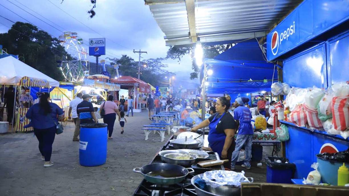 ¡Feria Juniana! Sampedranos se entretienen en el Campo Agas