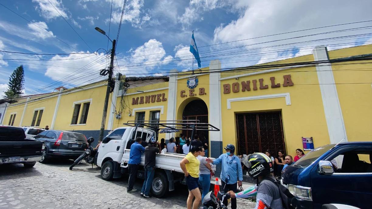 La escuela Manuel Bonilla (1795), a pesar de importantes modificaciones, sigue conservando su esencia histórica.