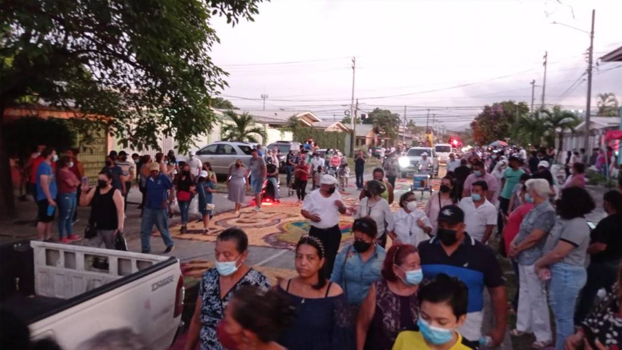 Los feligreses se mostraron animados de volver a revivir la crucifixión y muerte de Jesús, y la resurrección de Cristo. 