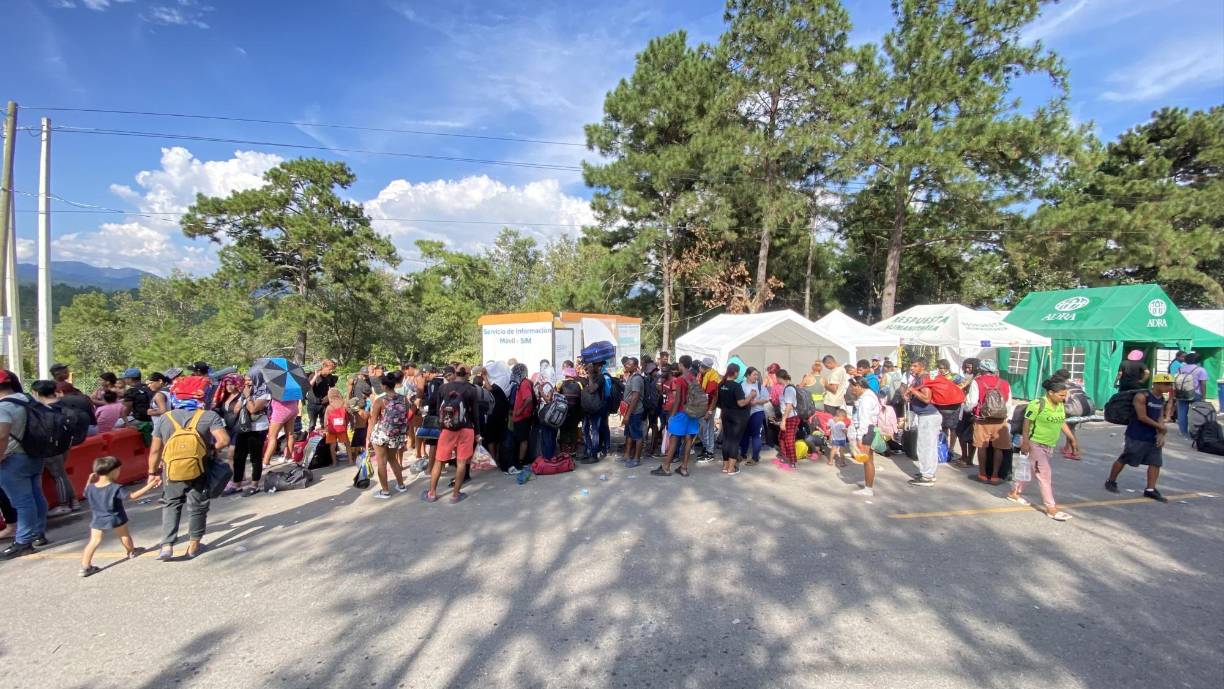 “Lo vendimos todo en Venezuela para poder buscar mejores condiciones en Estados Unidos; no comemos desde ayer”, relató una migrante venezolana que aguardó por casi tres horas que Honduras le autorizara cruzar por Ocotepeque hacia Guatemala.