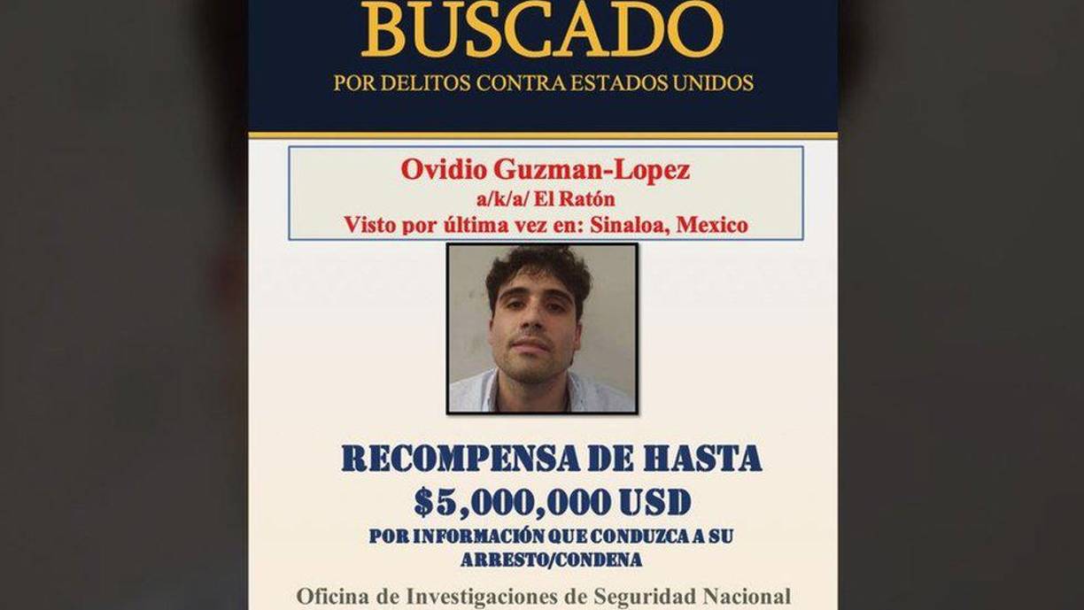 “Ahora bien, de una comparación de las constancias que obran en los juicios de amparo de mérito, se desprende que la firma estampada en la constancia de notificación personal practicada al directo quejoso Ovidio Guzmán López...a simple vista difieren en cuanto a su trazo; es decir, al movimiento ejecutado al momento de plasmar dicho signo gráfico”, detalla el acuerdo.