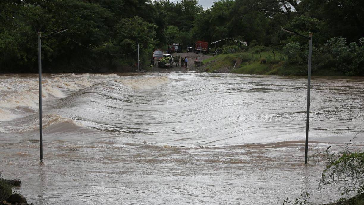 La Niña se caracteriza por temperaturas del océano más frías de lo normal en el Pacífico ecuatorial central y oriental. Este enfriamiento puede influir en los patrones climáticos globales, provocando cambios en las precipitaciones, temperaturas y condiciones meteorológicas en diversas regiones del mundo.