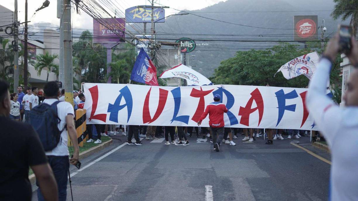 La Ultra Fiel tampoco se ausentó de la gran fiesta en San Pedro Sula. 