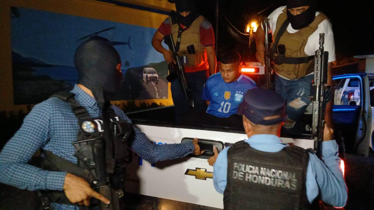 Hernández Álvarez fue arrestado en la colonia Los Laureles, luego de que su propio padre lo denunció ante las autoridades policiales y estos actuaron rápidamente para capturarlo en el referido sector. 