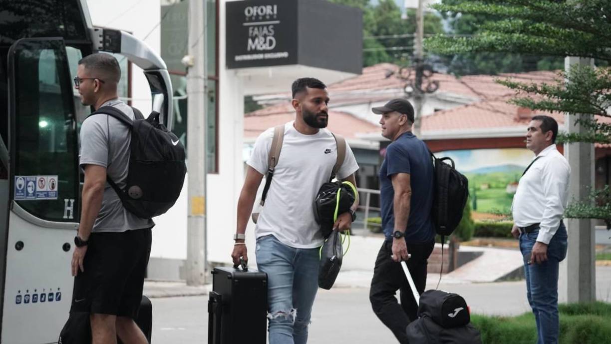 Los futbolistas de Olimpia en su llegada a San Pedro Sula. 