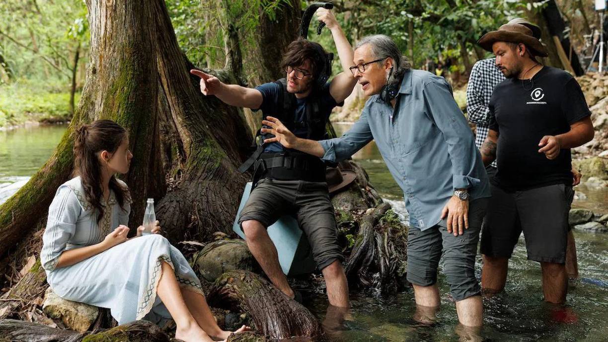 <b>‘Cien años de soledad’ - 11 de diciembre en Netflix</b>Con un enorme despliegue de medios, Netflix se ha metido en el ambicioso proyecto de adaptar para una serie una de las grandes novelas de Gabriel García Márquez, nada menos que ‘Cien años de soledad’. Rodada en Colombia con un equipo casi enteramente colombiano, la historia de los Buendía se divide en dos partes de ocho episodios cada una y la primera llega a la plataforma el 11 de diciembre.