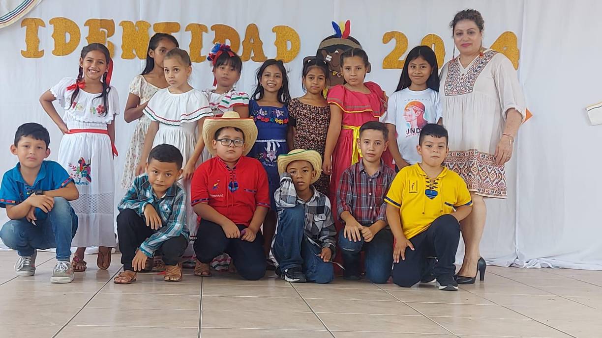 Un grupo de pequeños de La Entrada, Copán.