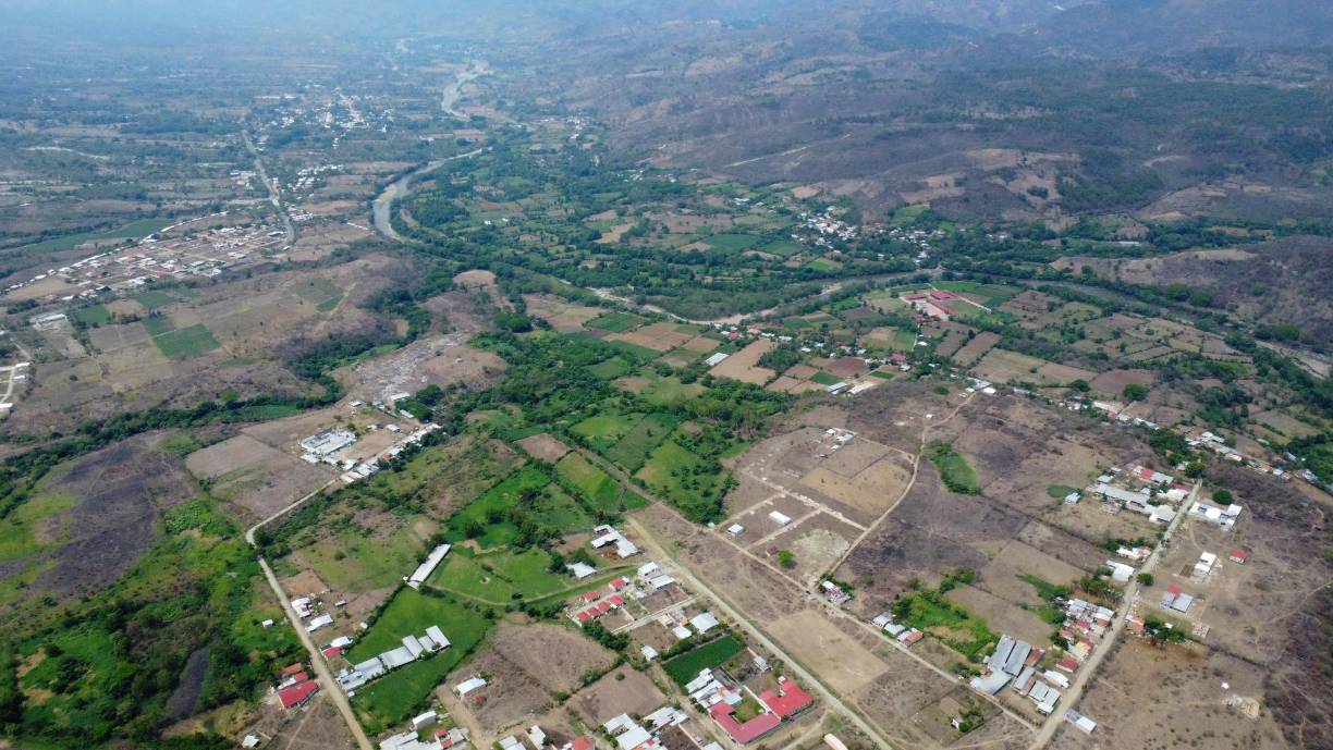 <b>Cerca de Ocotepeque pasaba el inofensivo río Marchala. Fue en lo alto de la montaña que se formó un dique de piedra y lodo. A eso de las 7:00 am del 7 de junio de 1934 la “represa” cedió, y con enorme fuerza azotó la ciudad de Ocotepeque destruyéndola casi por completo. De 4,300 habitantes que habían, 486 murieron.</b>