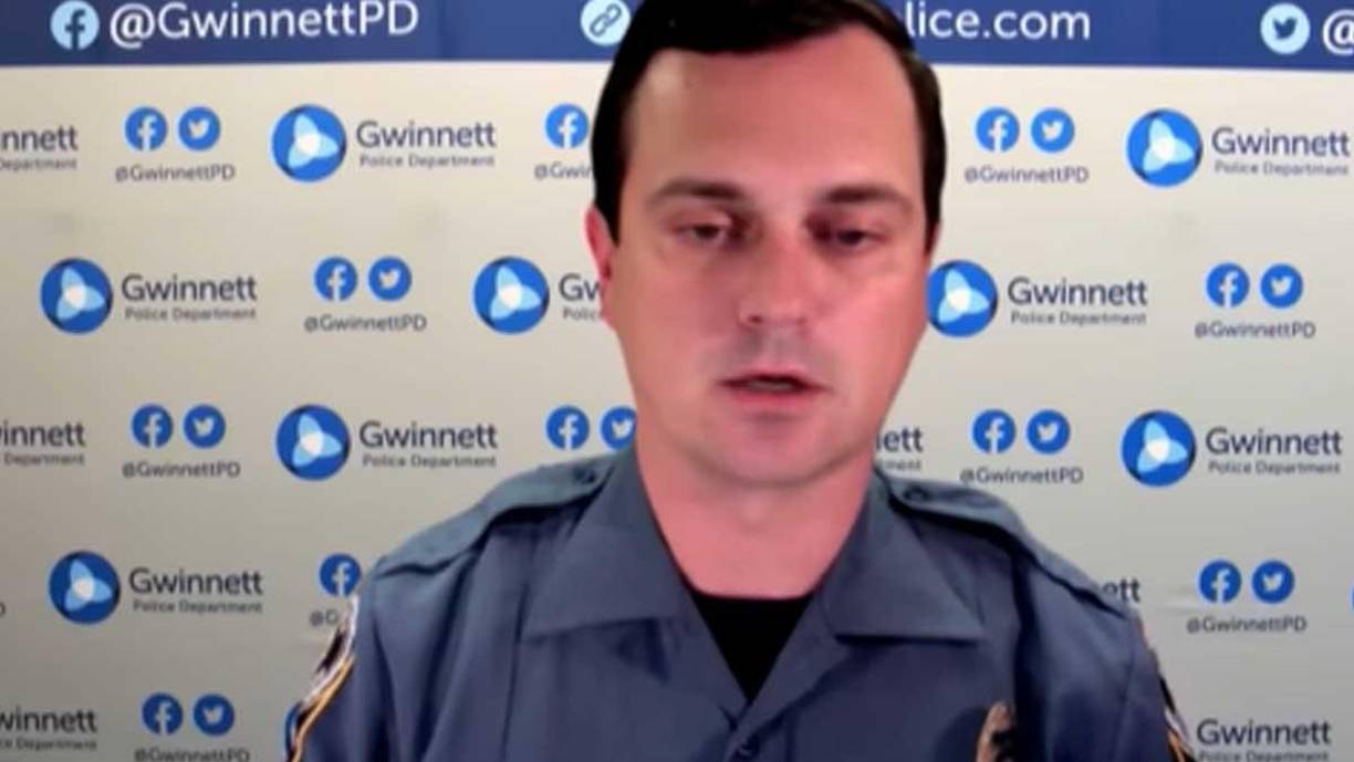  La Policía del condado Gwinnet indicó que Bocanegra fue llevada a ese departamento por Antonetta Stevens, de 27 años, y Janine González, de 17 años.