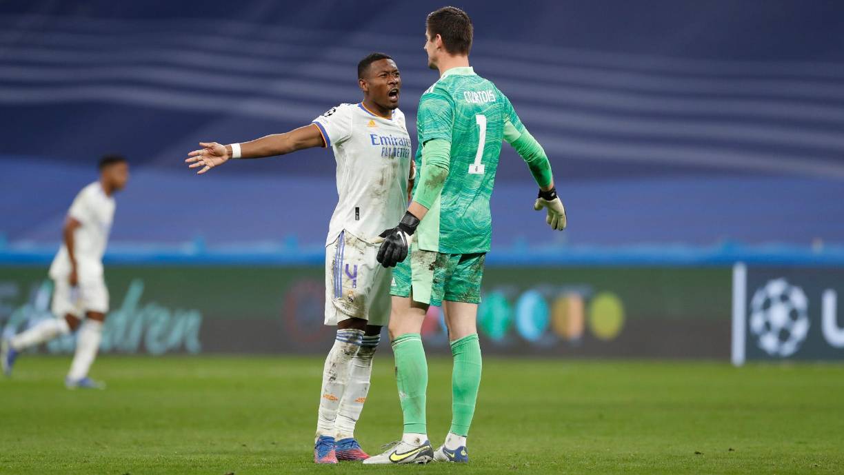 David Alaba y Courtois festejando la clasificación.
