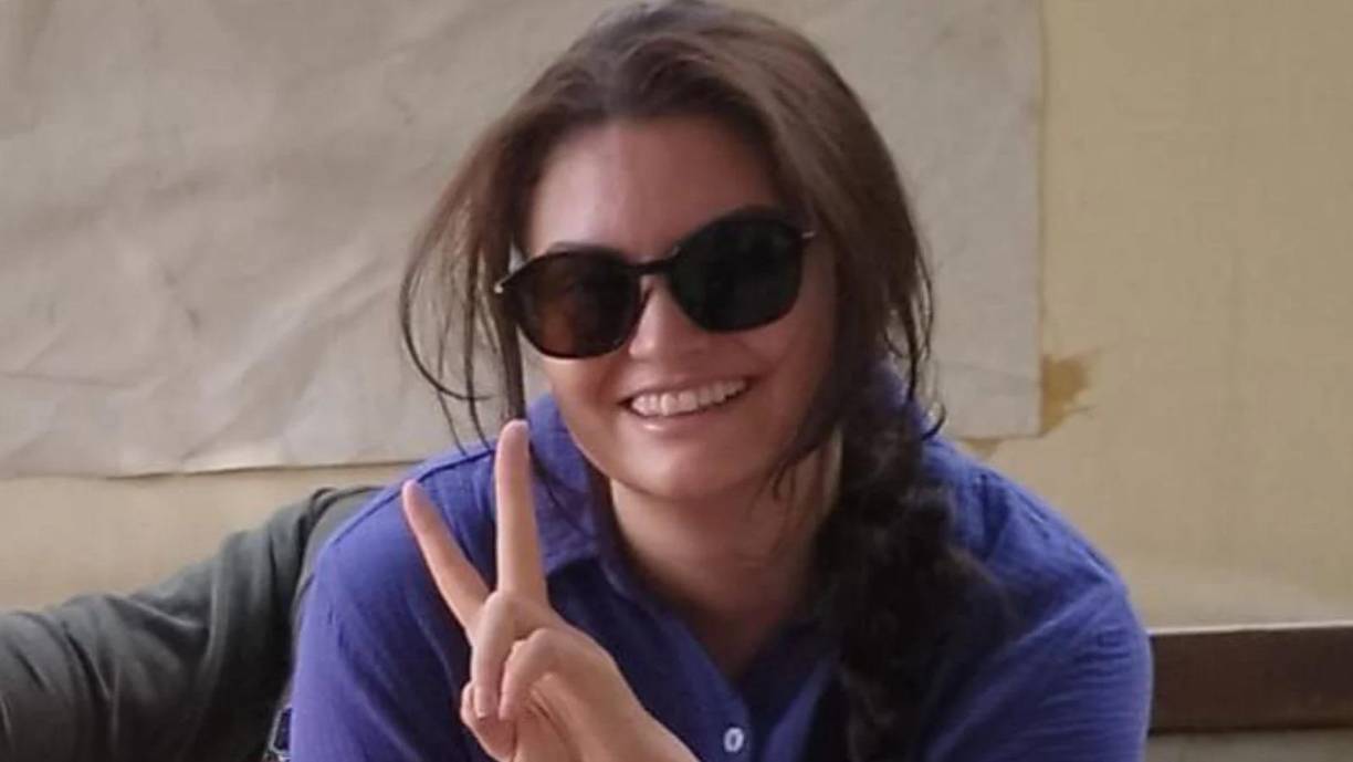 Una autopsia realizada por las autoridades palestinas halló que Ezgi fue “asesinada por la bala de un francotirador israelí en la cabeza”, y que “el disparo mortal iba dirigido” a ella.