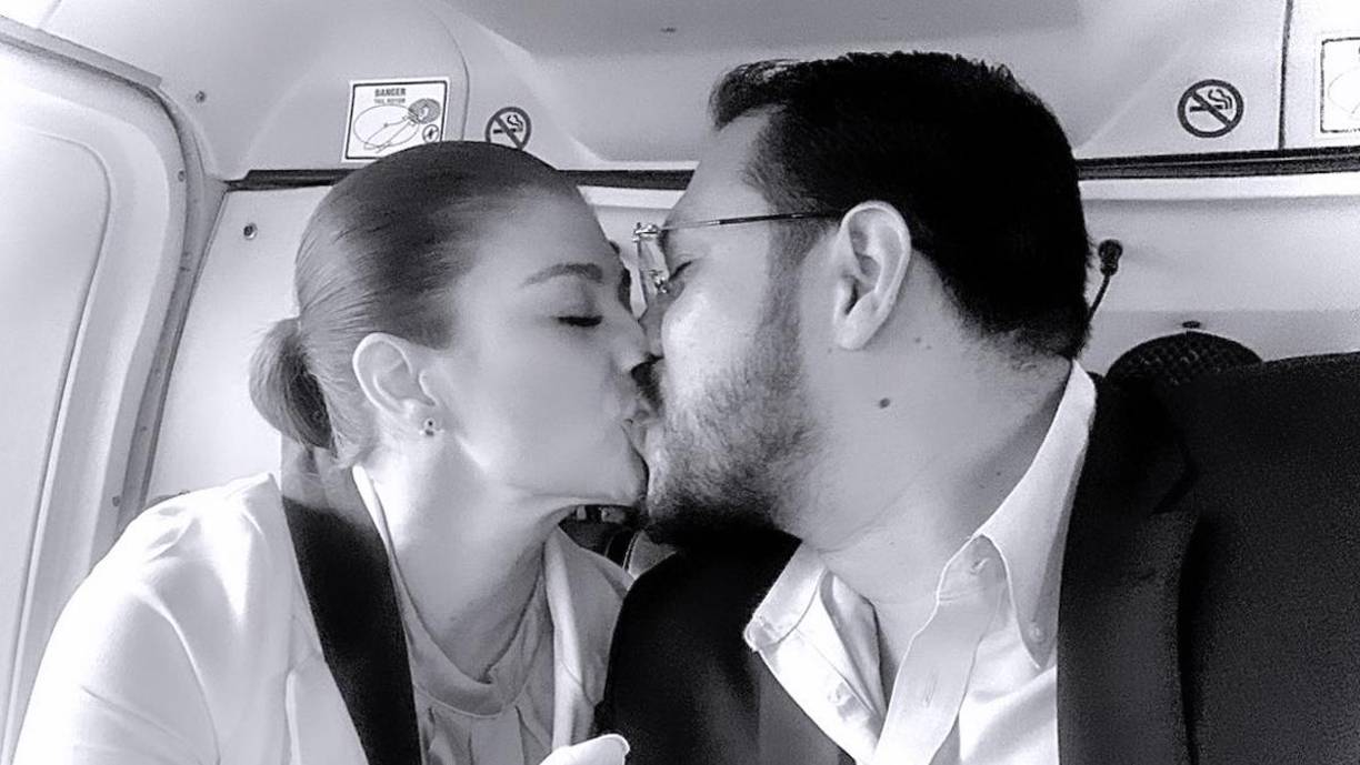 “Un compromiso de vida que asumo con amor, respeto y felicidad. Dios te bendiga mi @Ibulnes87, te amo”, dedicó Rivera a su prometida.